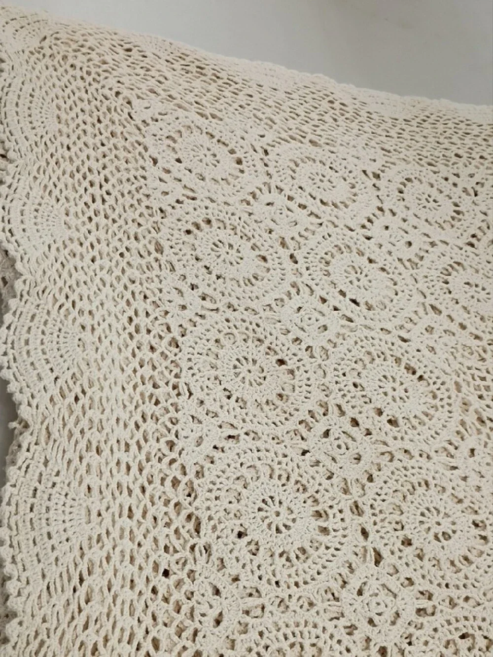 Vintage Handmade Crochet Lace Tablecloth - Cream Circle & Diamond Pattern